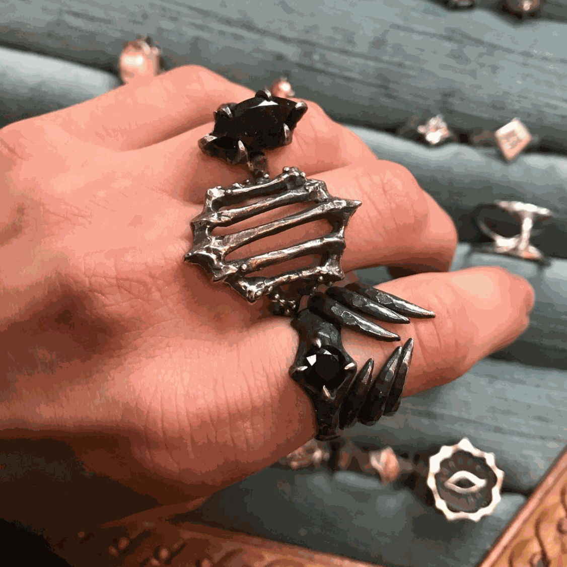 Fang Ring