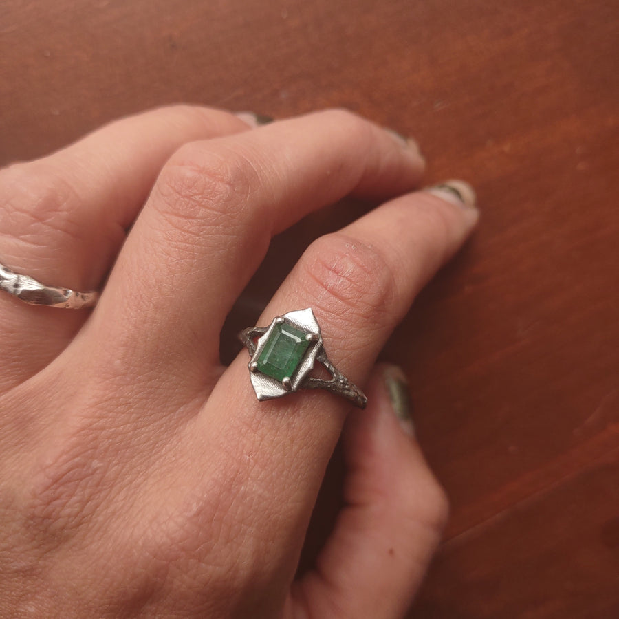 Emerald silver size 8