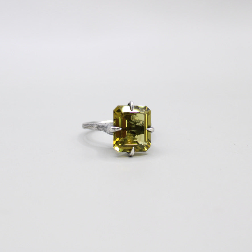 Olive Quartz Medium Cocktail Ring