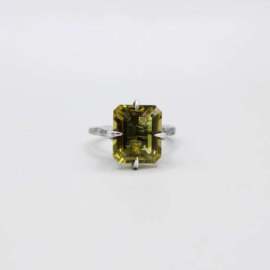 Olive Quartz Medium Cocktail Ring