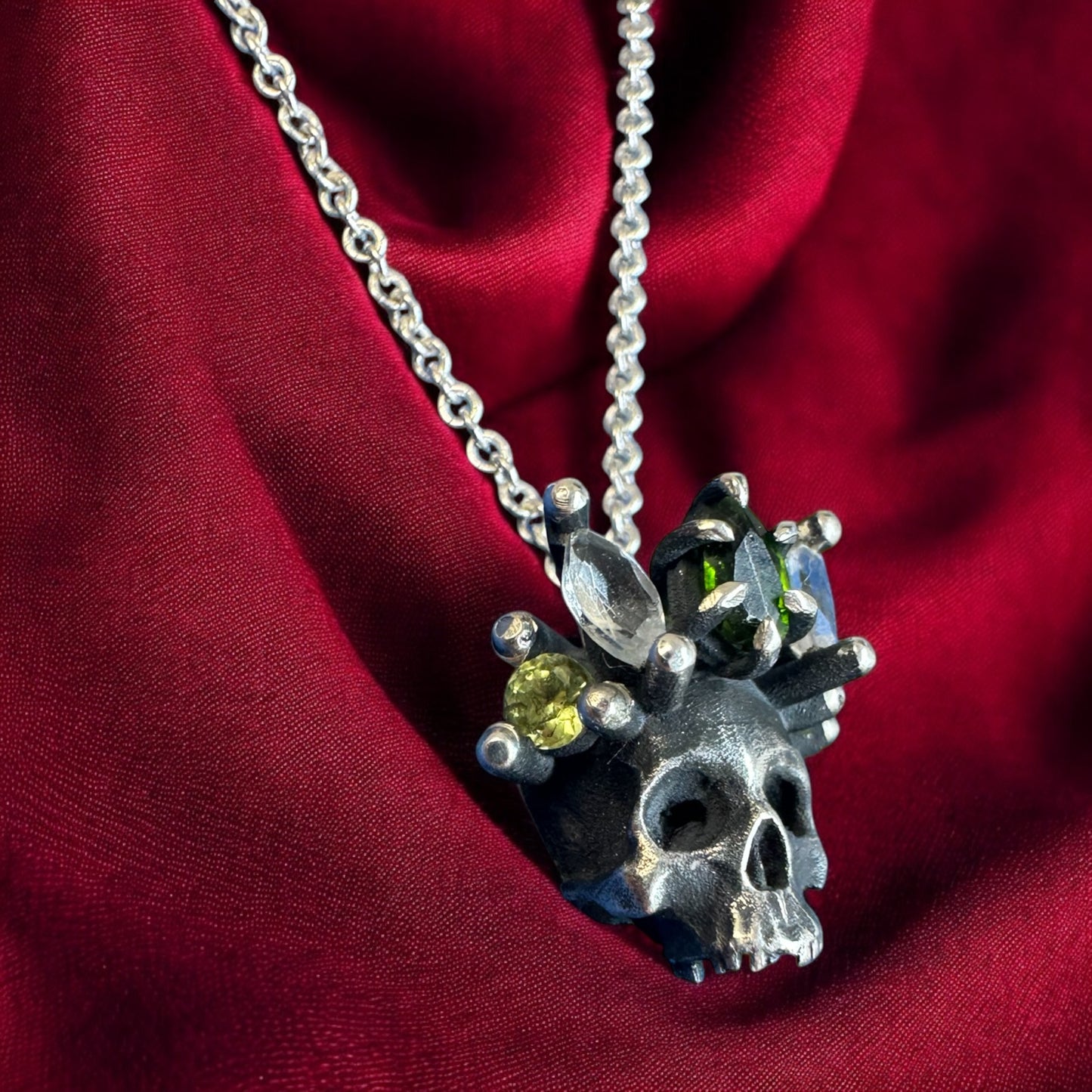 Queen Pendant