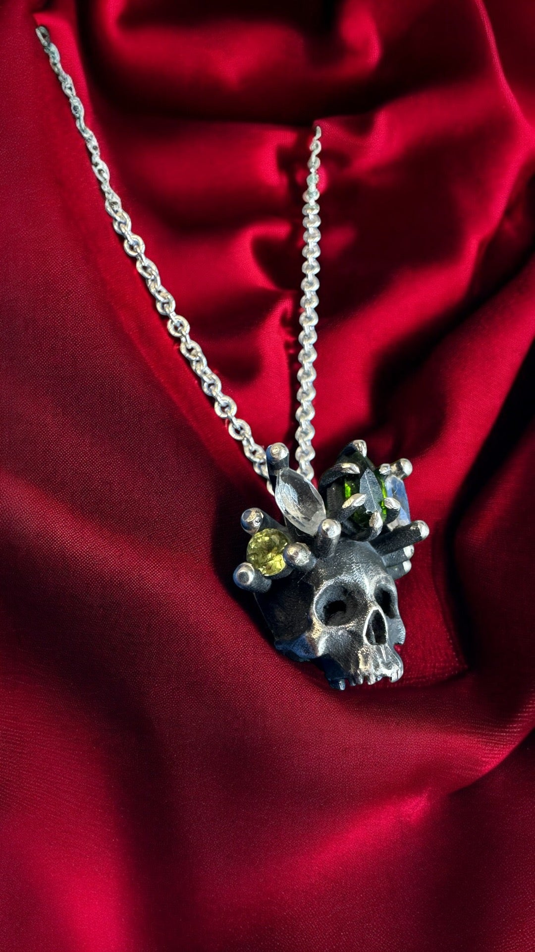 Queen Pendant