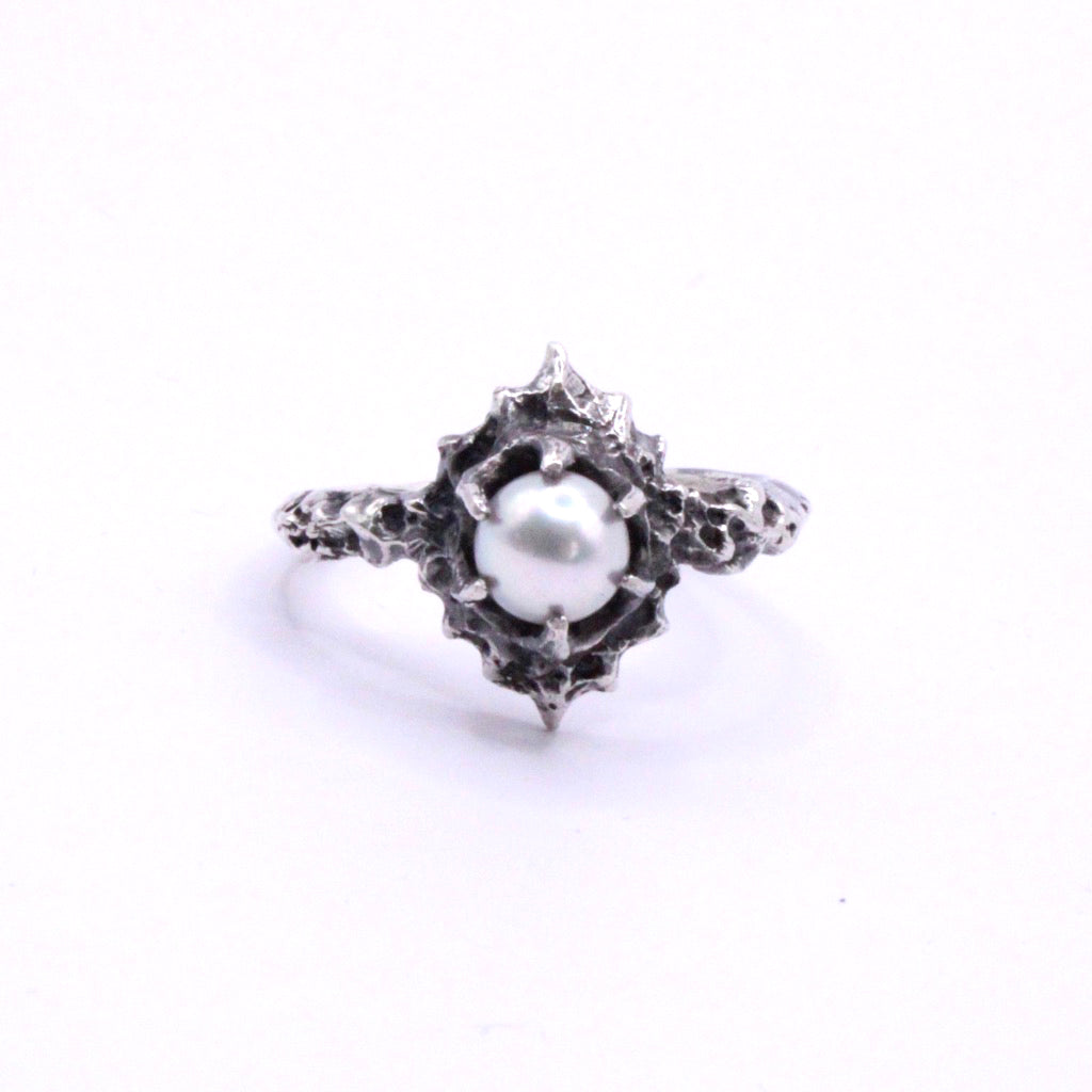 Round Pearl Floresco Ring- White Pearl