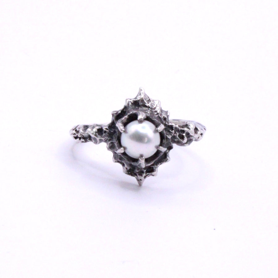 Round Pearl Floresco Ring- White Pearl